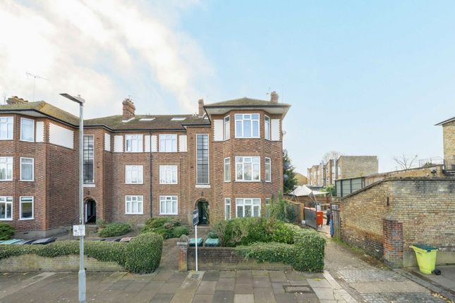 Warwick Road, London N11 2 bed flat for sale