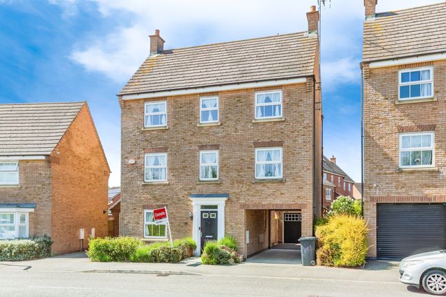 5 bed detached house