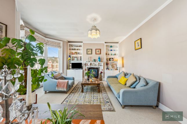 Leghorn Road, London NW10 2 bed flat for sale