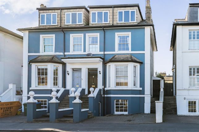 Portsmouth Road, Thames Ditton 5 bed semi