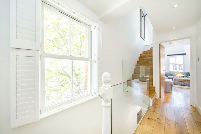 White Hart Lane, Barnes SW13 2 bed flat for sale
