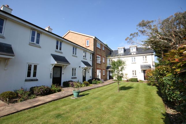Station Road, Worthing, BN11 1JY 2 bed flat for sale
