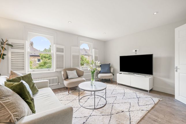 Vauxhall Grove, London SW8 2 bed flat for sale
