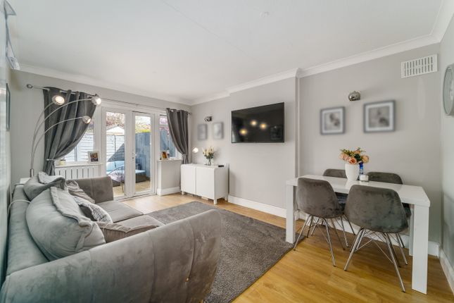 2 bedroom ground floor maisonette for sale