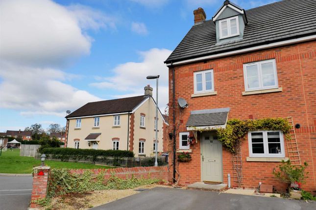 4 bedroom semi-detached house for sale
