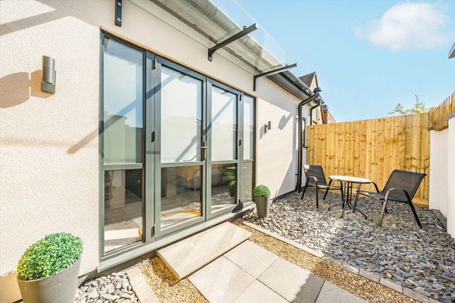 Elmhurst Avenue, Mitcham CR4 Studio for sale