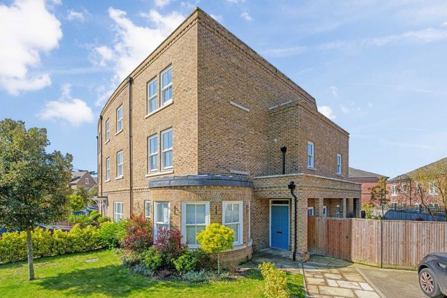 Barrons Chase, Richmond TW10 4 bed house for sale