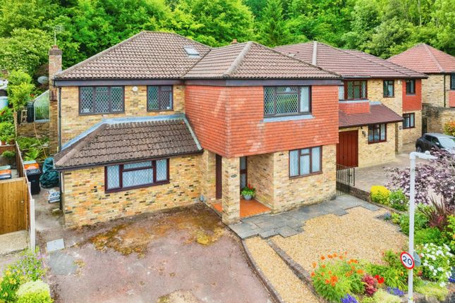 6 bedroom detached house for sale