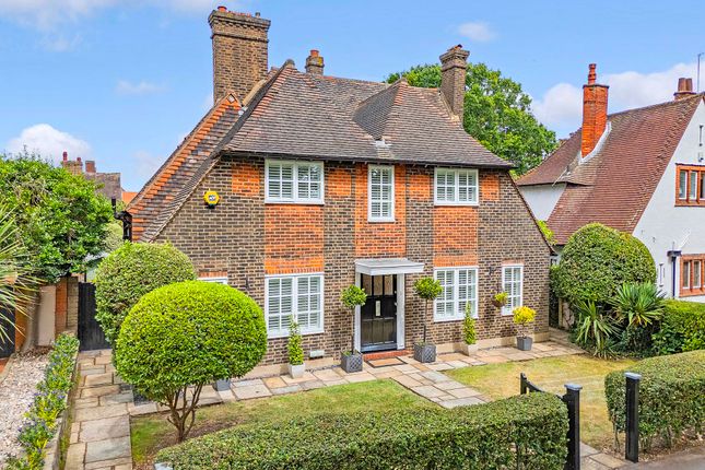 4 bed detached house