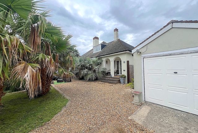 Chichester Avenue, Hayling Island... 5 bed detached house for sale