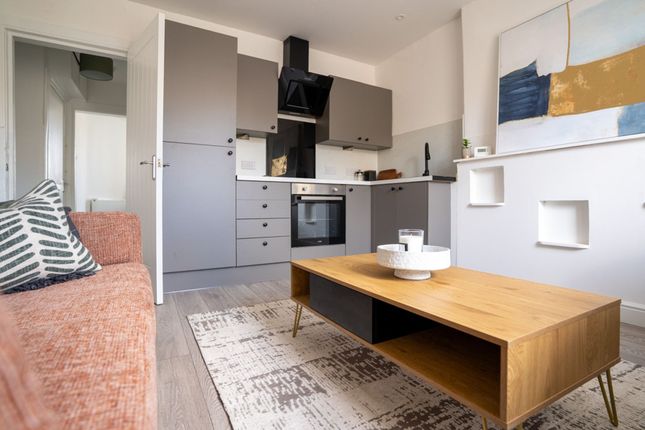 Broughton Road, Edinburgh, EH7 2 bed flat for sale