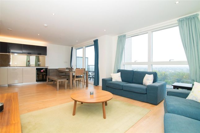 Pump House Crescent, Brentford, TW8 3 bed apartment for sale