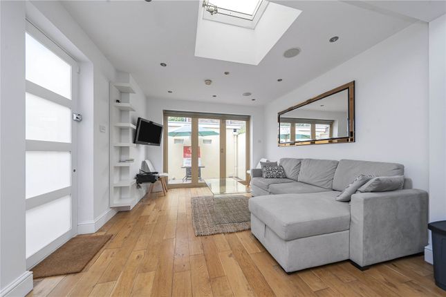 Melrose Avenue, London, SW19 1 bed apartment for sale