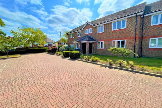 Yeend Close, West Molesey KT8 2 bed apartment for sale