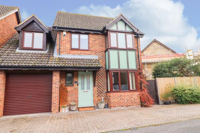 Saddleback Way, Fleet GU51 4 bed detached house for sale