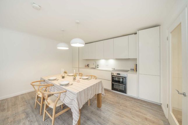 Holders Hill Road, London NW4 3 bed flat for sale