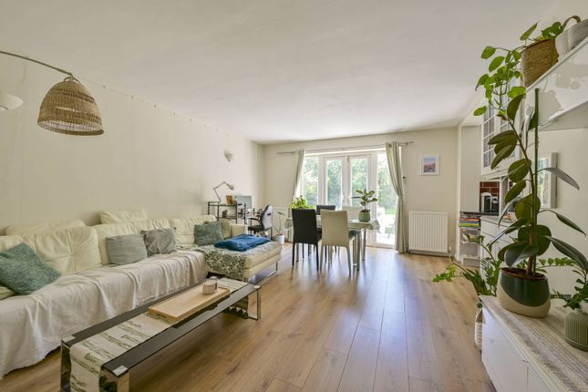 Larpent Avenue, Putney, London, SW15 2 bed flat for sale