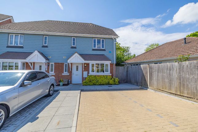Summer Piece Grove, Canterbury, CT4 3 bed semi