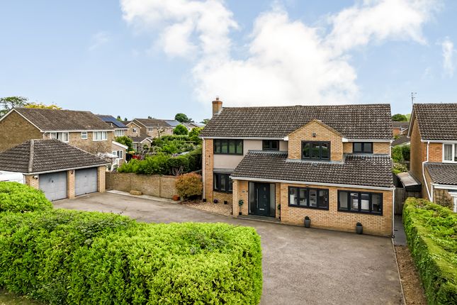 5 bed detached house