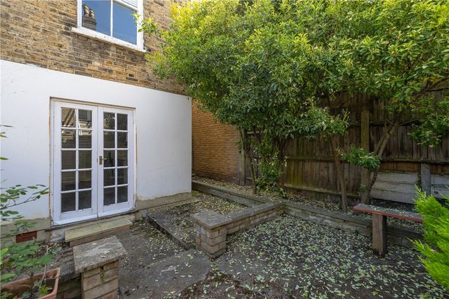 Latchmere Road, London, SW11 2 bed apartment for sale