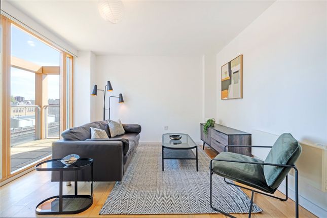 Crampton Street, Elephant and Castle... 3 bed flat for sale