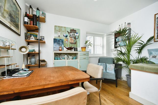 2 bedroom mews property for sale