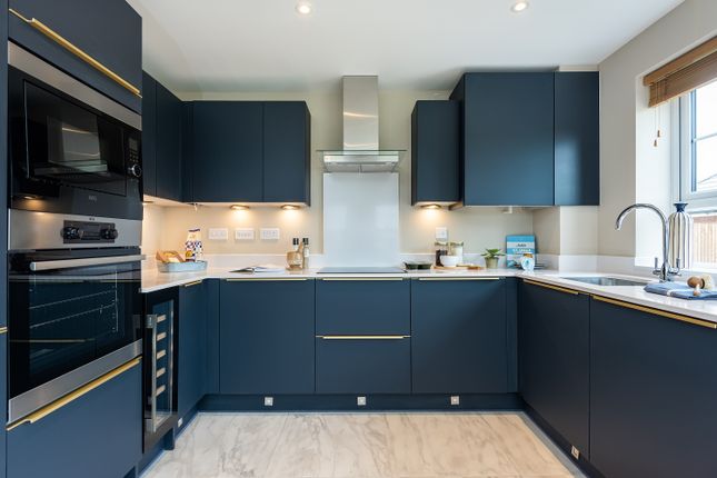 4 bed detached house