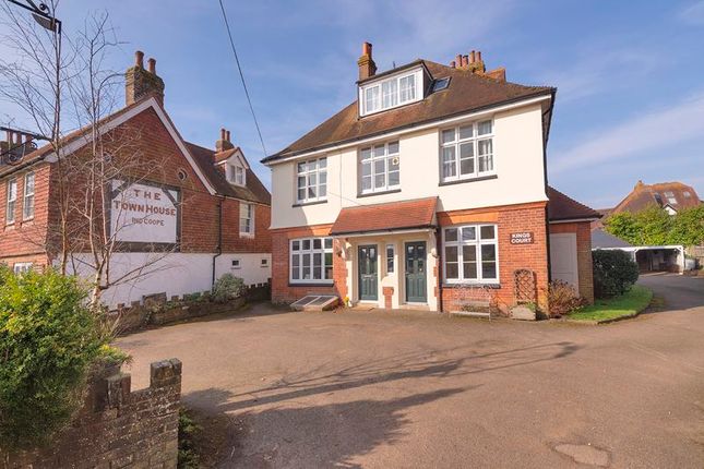 Kings Court, Horsmonden TN12 2 bed flat for sale