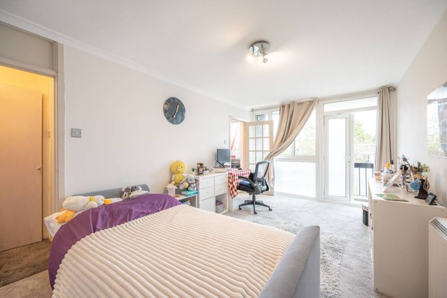 Ashbourne Close, Woodside Park... Studio for sale