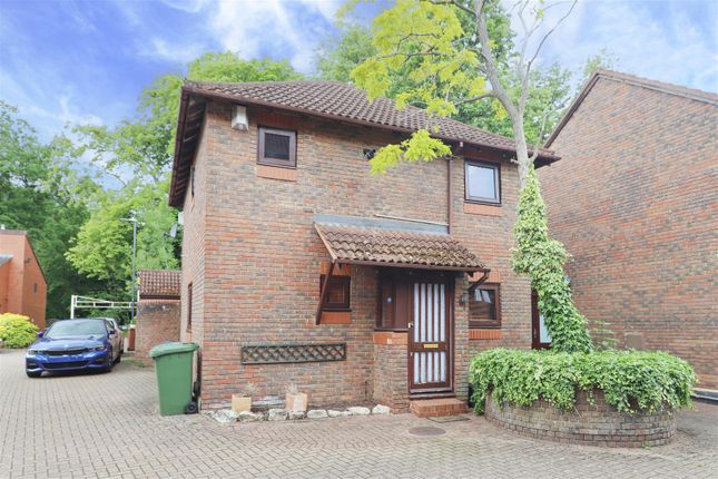 3 bedroom link detached house for sale