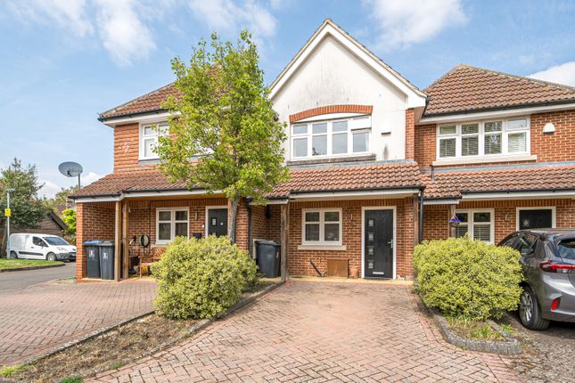 Cricketers Close, Woking, GU22 2 bed terraced house for sale