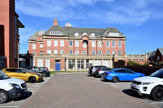 Queens Promenade, Blackpool FY2 1 bed flat for sale