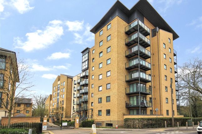 Victoria Way, Surrey GU21 1 bed flat for sale