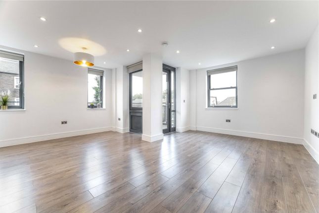 Albany Court, Spring Grove, London, W4 3 bed apartment for sale