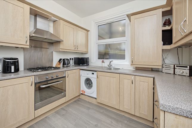 Acton W3 W3 2 bed flat for sale