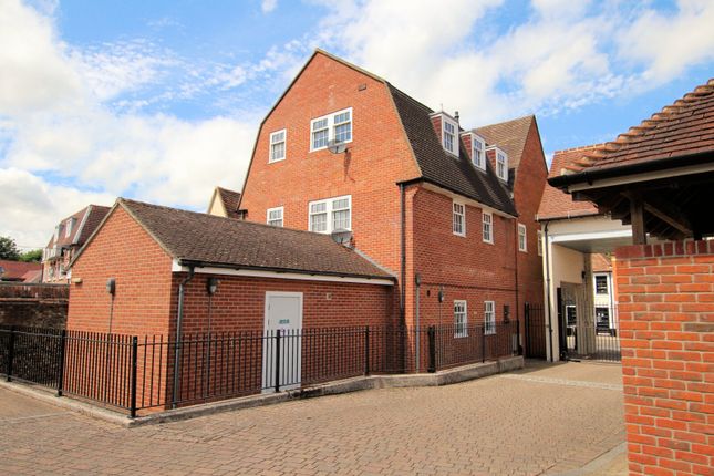Reading Road, Reading RG8 2 bed duplex for sale