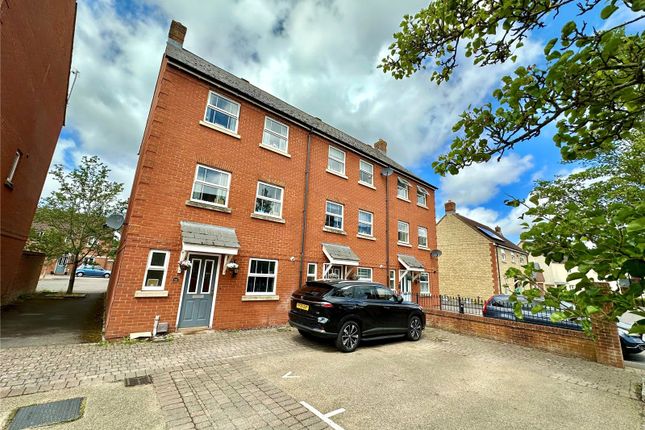 4 bedroom end of terrace house for sale