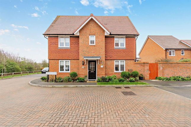 3 bed link detached house