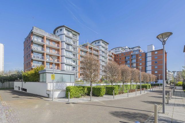 Holland Gardens, Brentford TW8 2 bed flat for sale