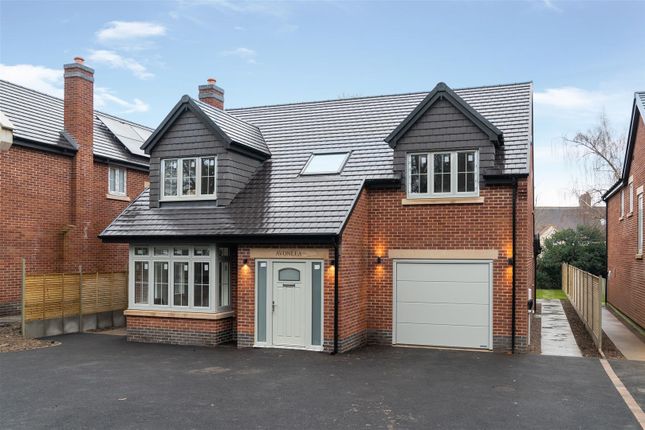 4 bed detached house