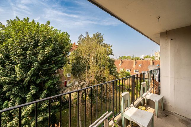 Delverton Road, Kennington, London, SE17 2 bed flat for sale