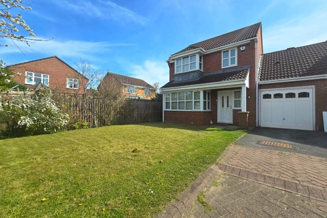 3 bedroom link detached house for sale