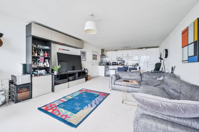 Dancers Way, Greenwich, London, SE8 3 bed flat for sale