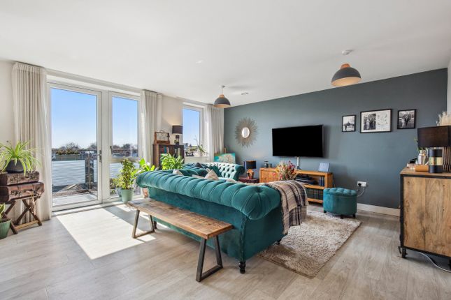 Knightwood Court, Colonnade Gardens... 2 bed flat for sale