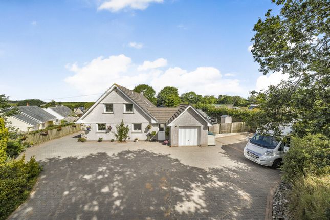 5 bed detached house