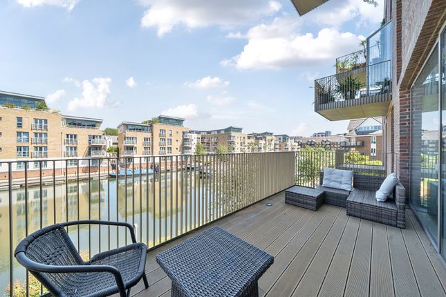 Durham Wharf Drive, Brentford, Middlesex 3 bed apartment for sale
