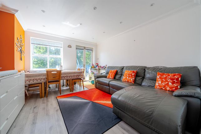 River Bank Close, Maidstone 2 bed apartment for sale