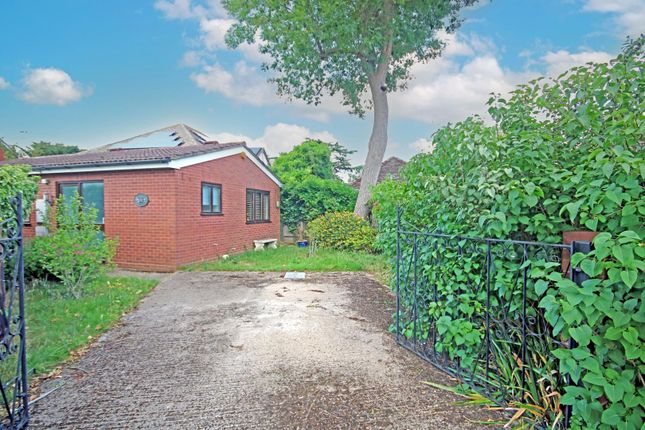 1 bedroom detached bungalow for sale
