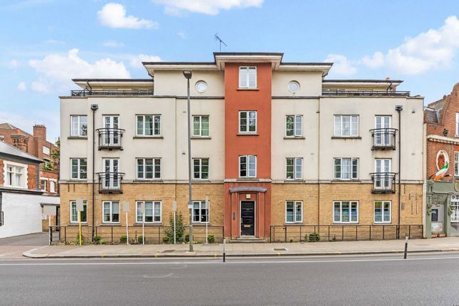 Garratt Lane, London SW18 2 bed flat for sale