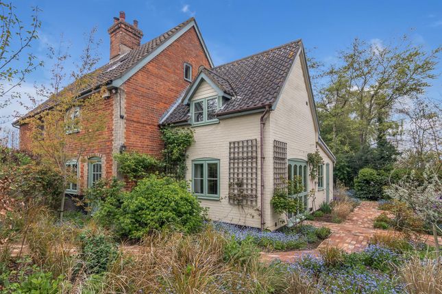 4 bedroom cottage for sale